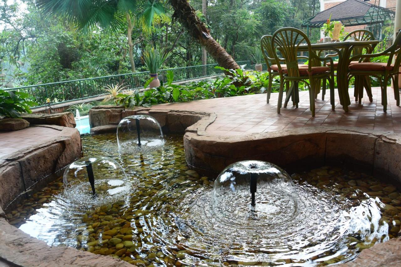 Golf Course Hotel Kampala Buitenkant foto