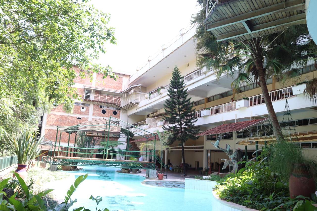 Golf Course Hotel Kampala Buitenkant foto