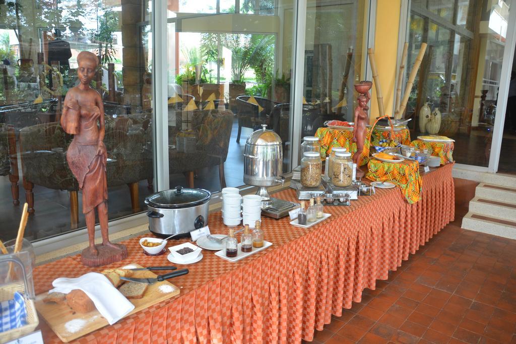 Golf Course Hotel Kampala Buitenkant foto